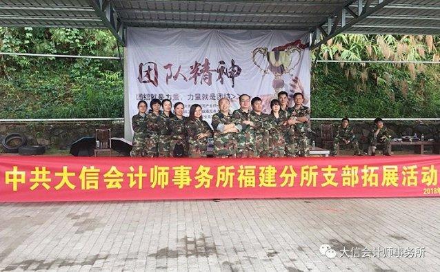 小猫钓鱼游戏龙王版有船